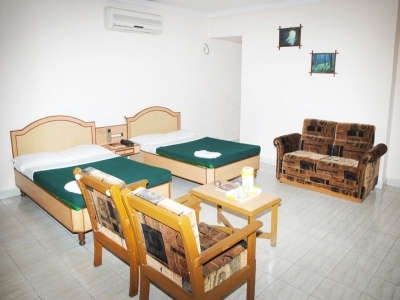 Hotel Dwarka Inn